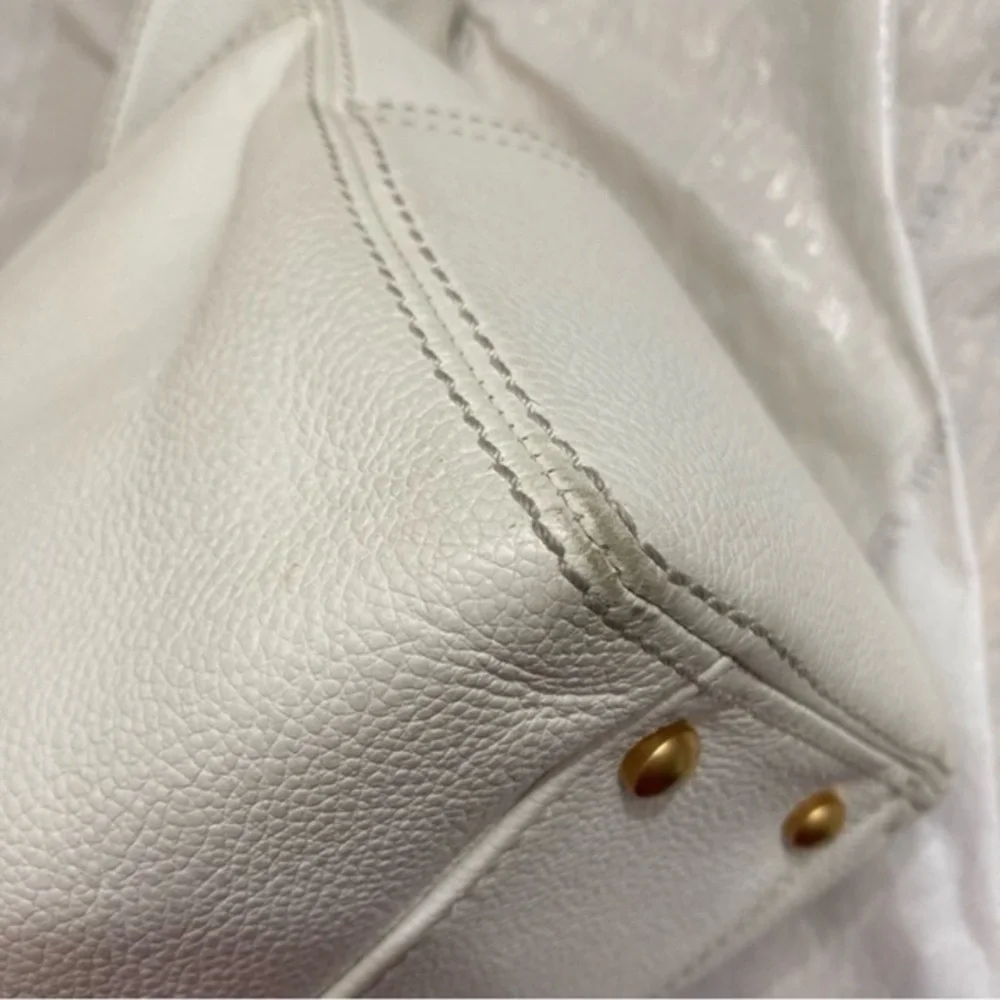 Chanel timeless CC white caviar leather hobo bag purse authentic